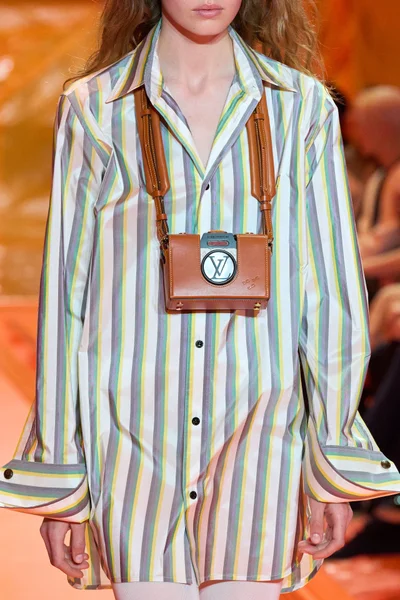 Look 28